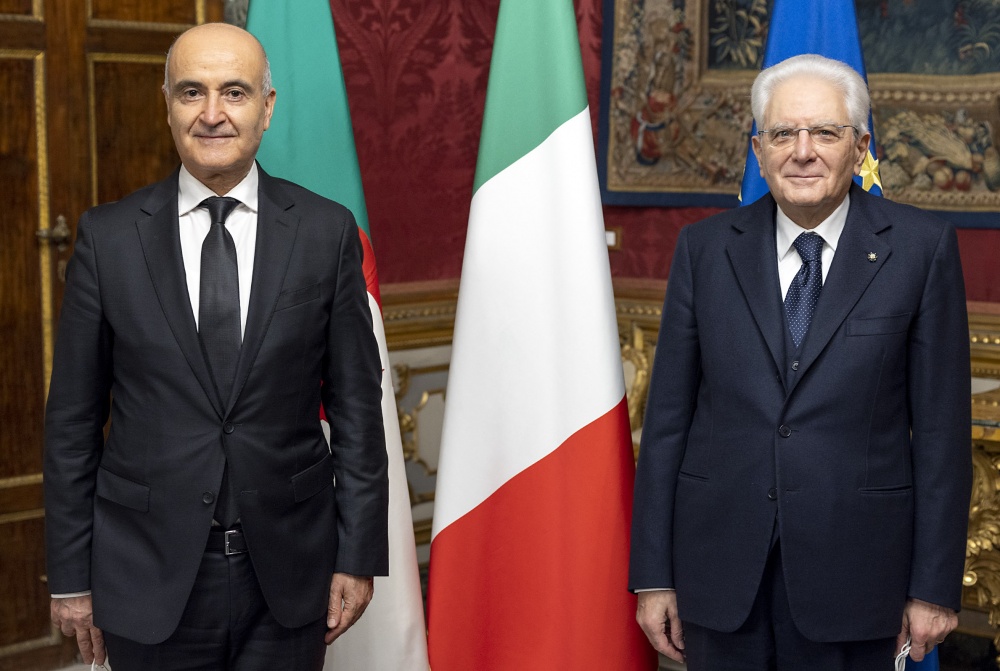 Sergio Mattarella con Abdelkrim Touahria, nuovo Ambasciatore della Repubblica Algerina Democratica e Popolare