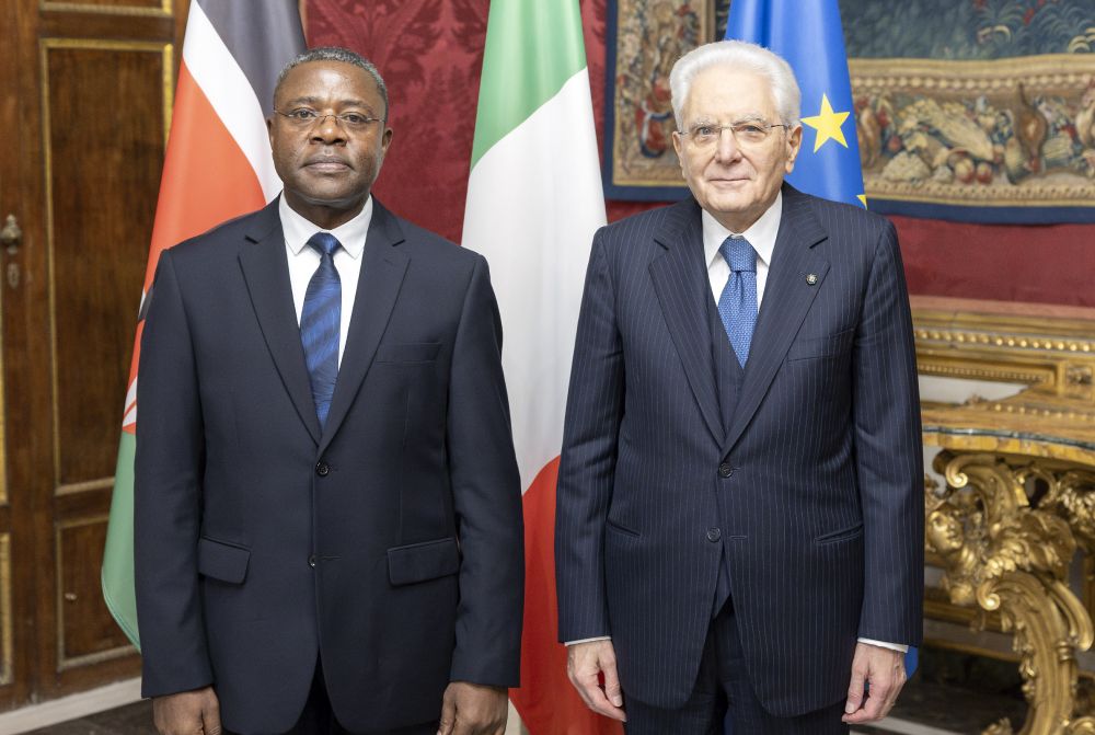 Sergio Mattarella con Frederick Lusambili Matwan'ga, nuovo Ambasciatore della Repubblica del Kenya