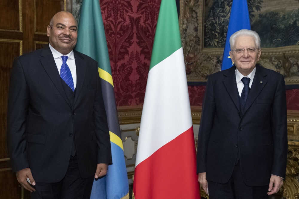 Sergio Mattarella con Mahmoud Thabit Kombo, nuovo Ambasciatore della Repubblica Unita della Tanzania