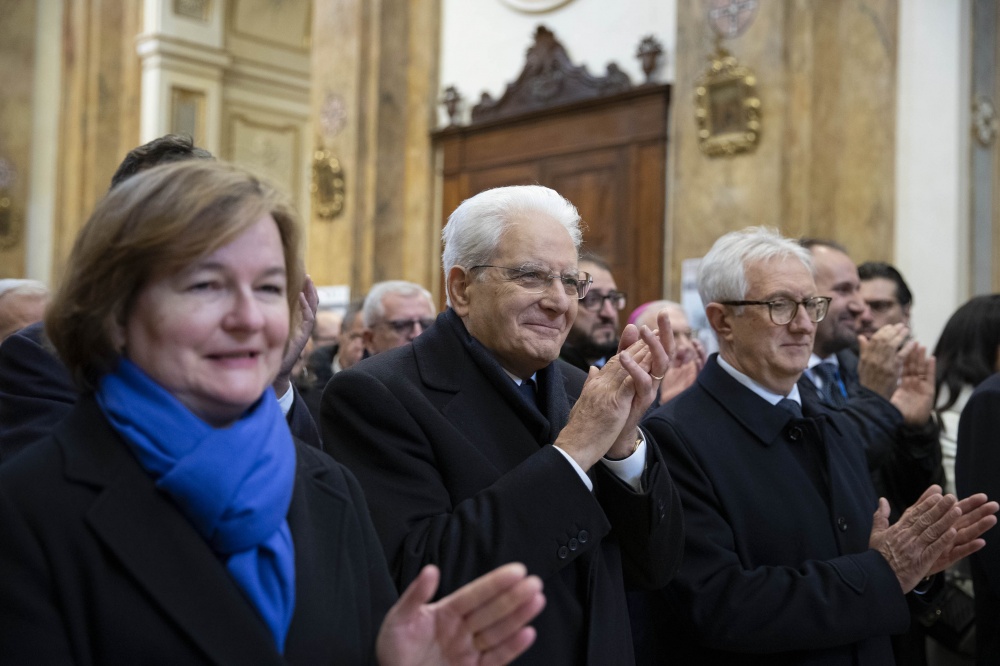 Il presidente Sergio Mattarella con Nathaie Loiseau, ministro francese (a sinistra)