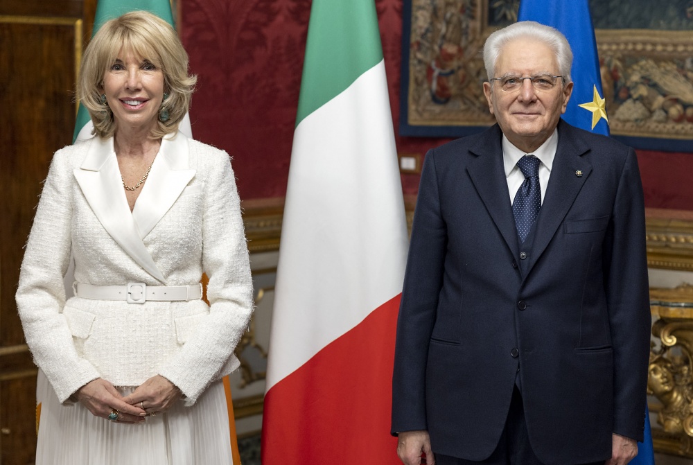 Sergio Mattarella con Patricia O'Brien, nuovo Ambasciatore d’Irlanda