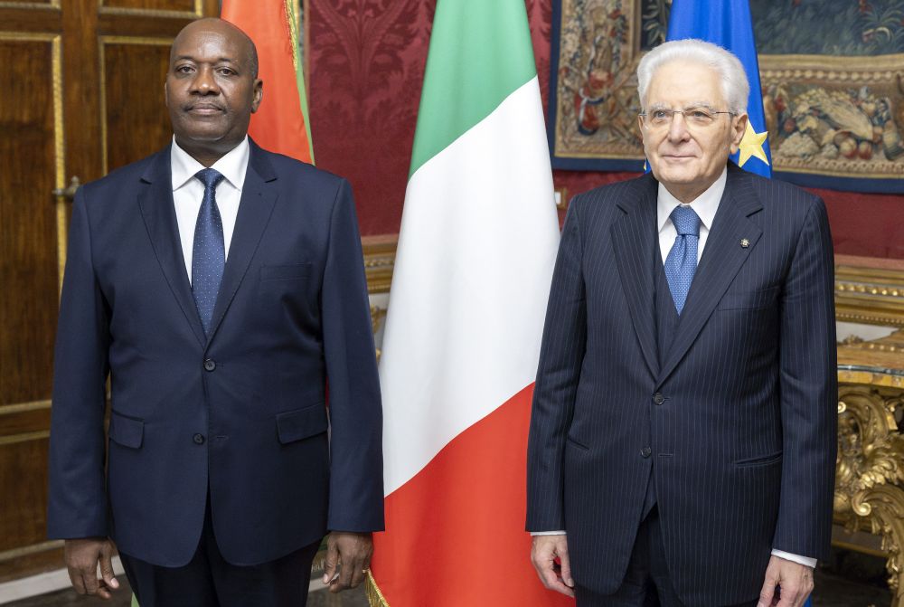 Sergio Mattarella con Ernest Ndabashinze, nuovo Ambasciatore della Repubblica del Burundi