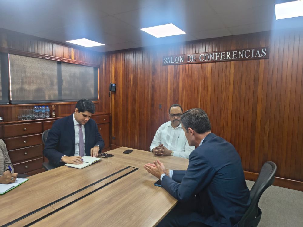 Silli con ministro della Giustizia Antoliano Peralta Romero