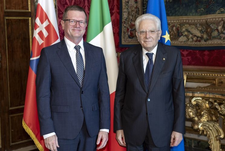Presidente Sergio Mattarella con Peter Kmec, ambasciatore della Repubblica Slovacca - foto: Quirinale