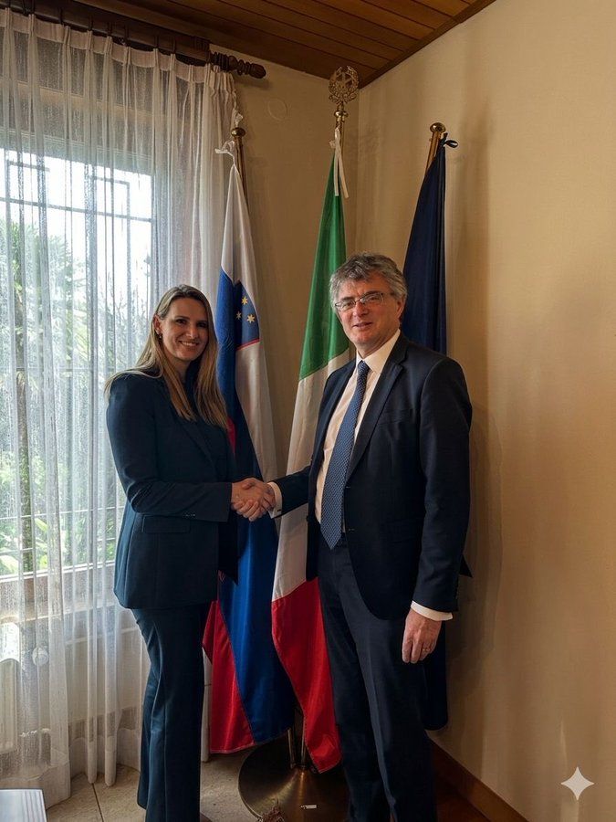 Amb. Giuseppe Cavagna con Mojca Kovač, nuovo amministratore delegato di Intesa San Paolo Bank