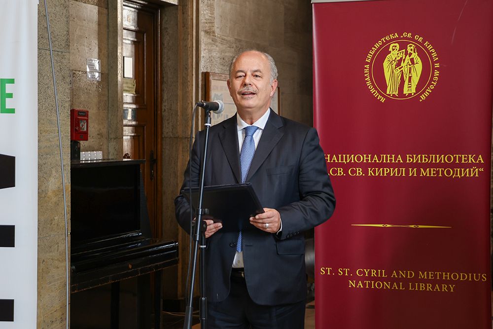 Amb. Apicella inaugura Angolo Letterario italiano a Biblioteca Nazionale - foto: Ambasciata