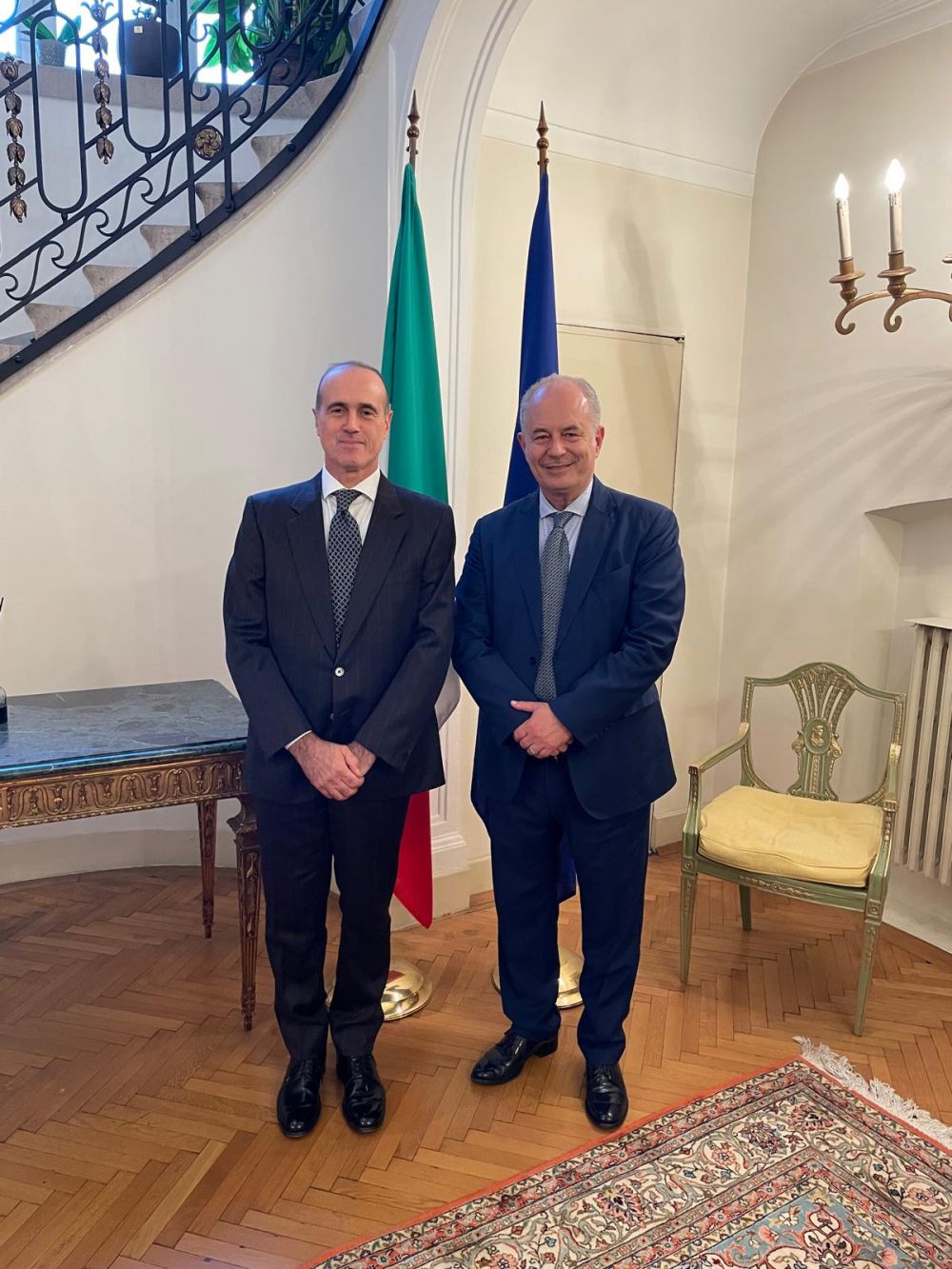 Ab. Marcello Apicella con generale di Brigata dell’Arma dei Carabinieri, Giancarlo Scafuri - Foto: Ambasciata d'Italia
