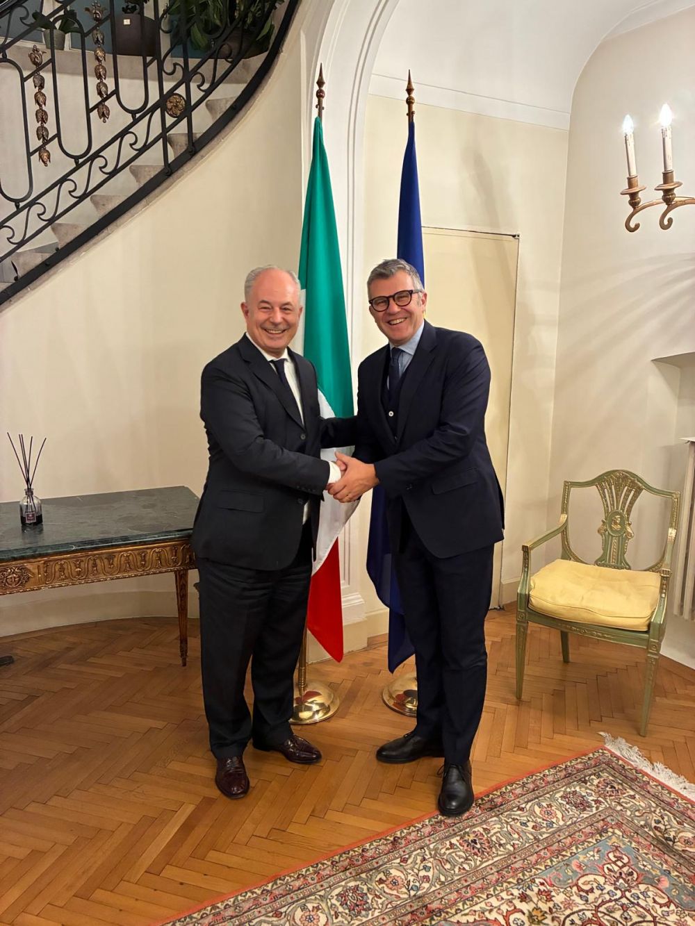 L'amb. Marcello Apicella con l’amministratore delegato di RCS Sport e del Giro d’Italia, Paolo Bellino - foto: Ambasciata