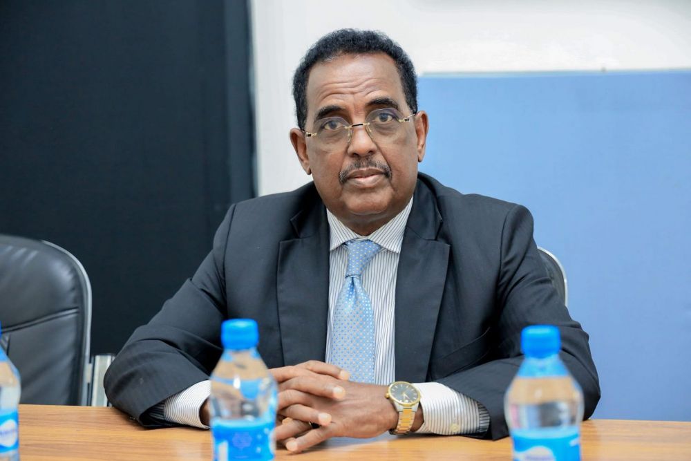 Somalia: amb. Dacc&ograve; Coppi incontra Hosh, ministro degli Interni - foto: Ambasciata