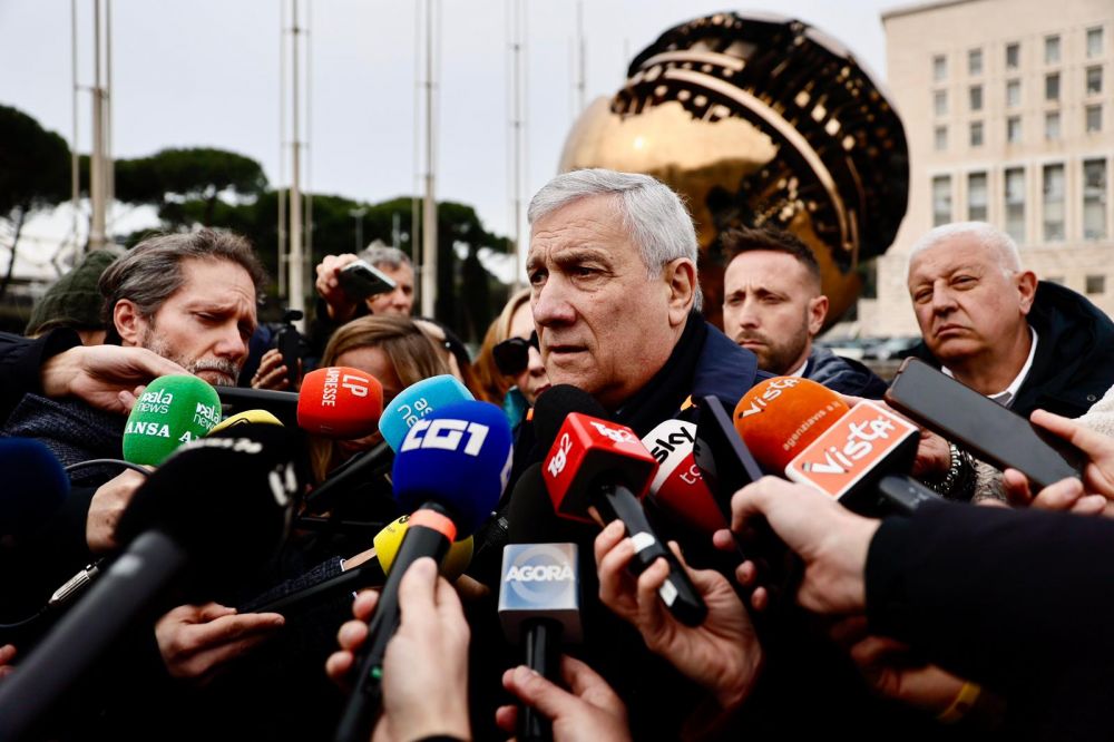 Antonio Tajani nel punto stampa