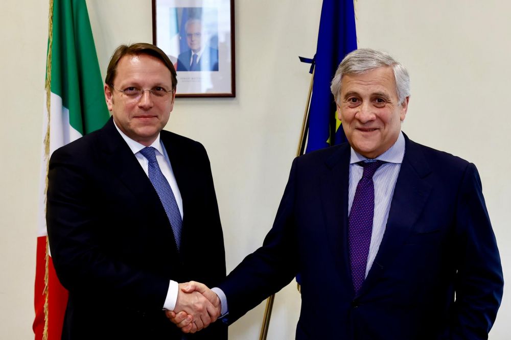 Tajani e V&aacute;rhelyi - foto: Farnesina