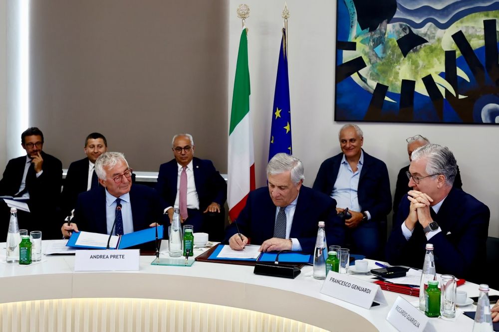 Ministro Tajani firma accordo con Unioncamere per sostegno a internazionalizzazione - foto: Farnesina