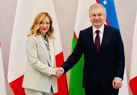 Giorgia Meloni a Tashkent con il presidente della Repubblica, Shavkat Mirziyoyev - foto: PCM
