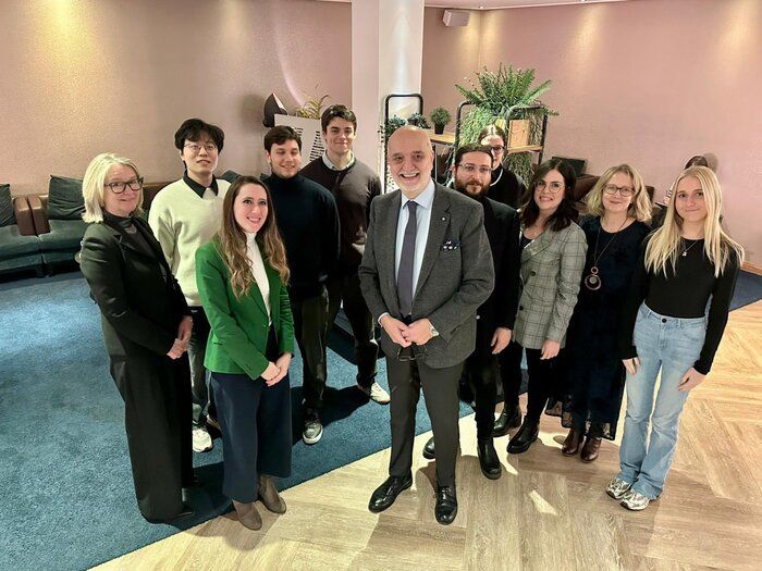 Amb. Lambertini alla University of Warwick - foto: Ambasciata