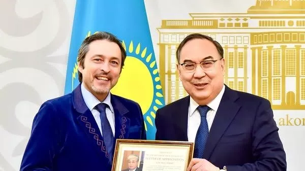 Amb. Alberti con il presidente Tokayev
