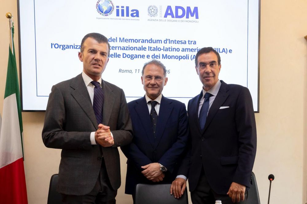 Giorgio Silli, Segretario Generale IILA; Edmondo Cirielli, viceministro degli Esteri; Roberto Alesse, Direttore ADM