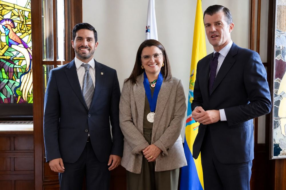 Amb. Esteban Moscoso Bohman, presidente di IILA; vicepresidente dell’Ecuador, María José Pinto; segretario generale IILA, Giorgio Silli