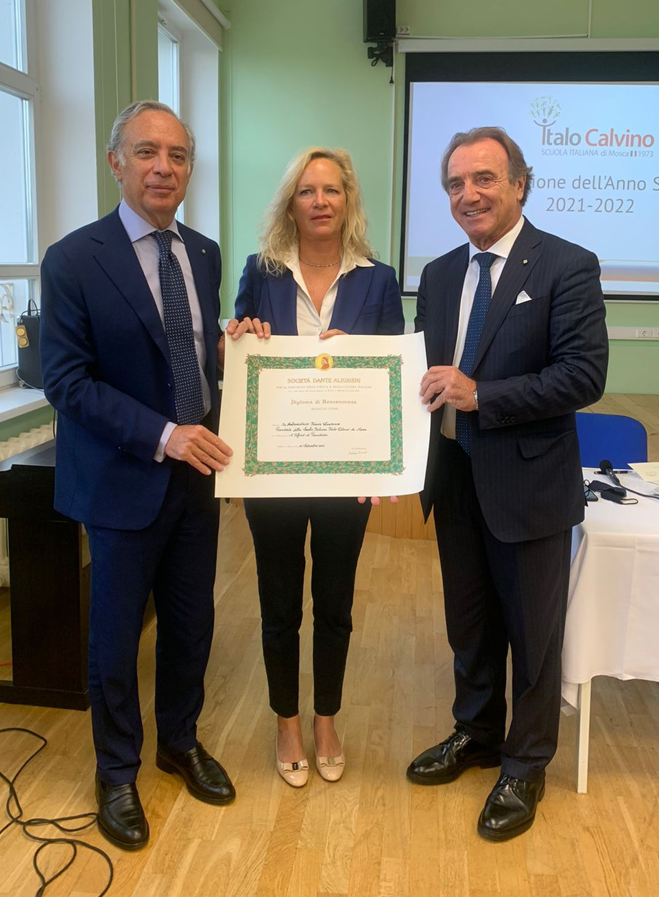 L’amb. Pasquale Terracciano; Karen Lawrence, presidente Gestore della Scuola "Italo Calvino"; Alessandro Masi, segretario generale della Società Dante Alighieri