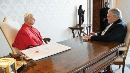 Il Pontefice e l'Amb. Juan Ra&uacute;l Ferreira Sienra - foto: Osservatore Romano