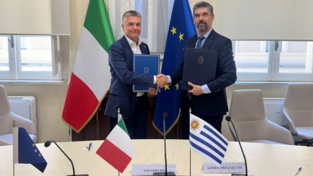 Il viceministro Infrastrutture e Trasporti Edoardo Rixi e l'ambasciatore dell'Uruguay in Italia, Alfredo Bogliaccini - foto: Ministero