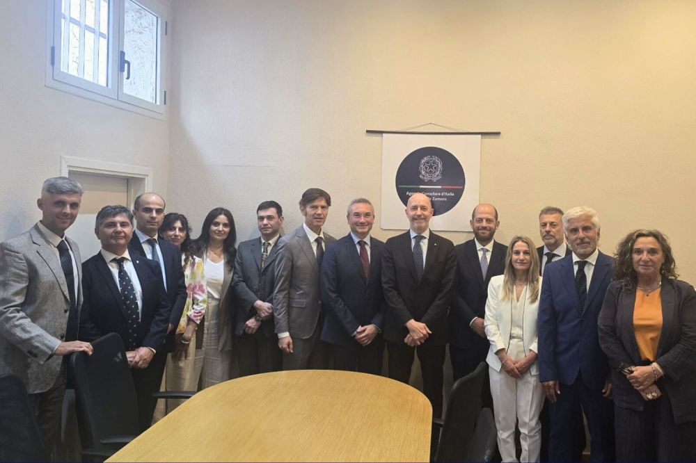 L'amb. Nicoletti visita Agenzia Consolare a Lomas de Zamora - foto: Ambasciata
