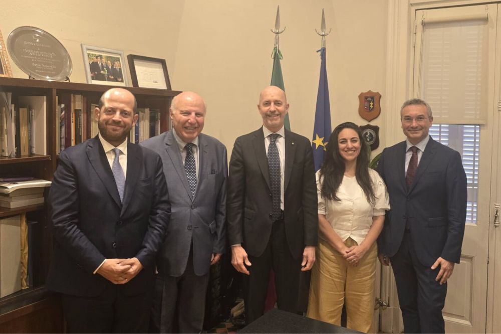 L'amb. Nicoletti visita Agenzia Consolare a Lomas de Zamora - foto: Ambasciata