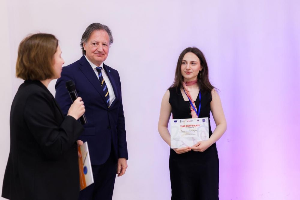 Armenia: amb. Ferranti visita Universit&agrave; Eurasia per simulazione vertice CPE - foto: Ambasciata