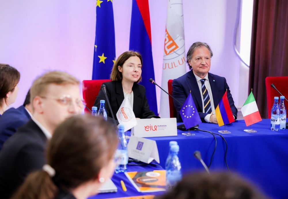 Armenia: amb. Ferranti visita Universit&agrave; Eurasia per simulazione vertice CPE - foto: Ambasciata