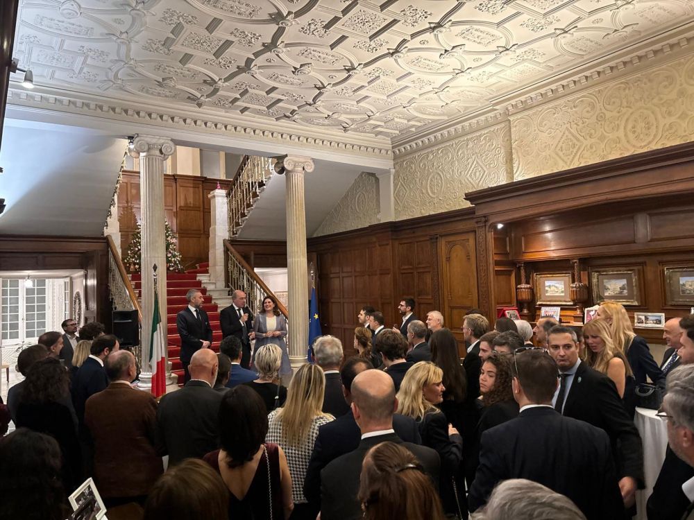 Olimpiadi Milano-Cortina, fiamma da Atene parte per Italia - foto: Ambasciata